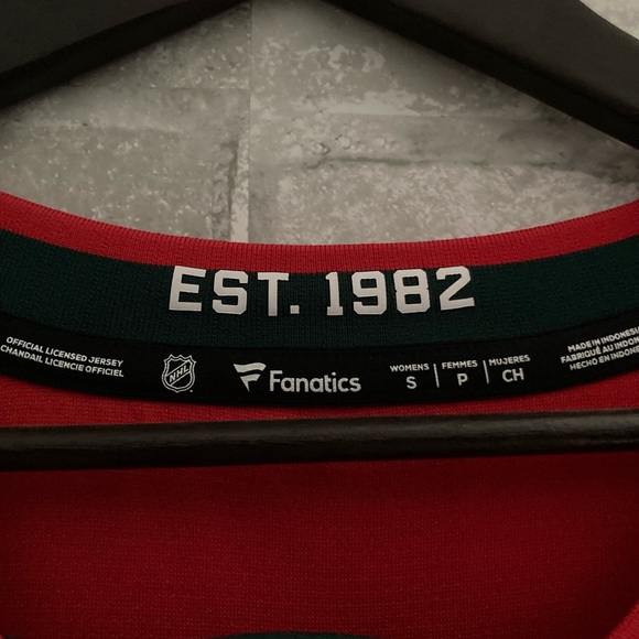 Womens New Jersey Devils Taylor Hall 3rd Jersey - Picture 4 of 4